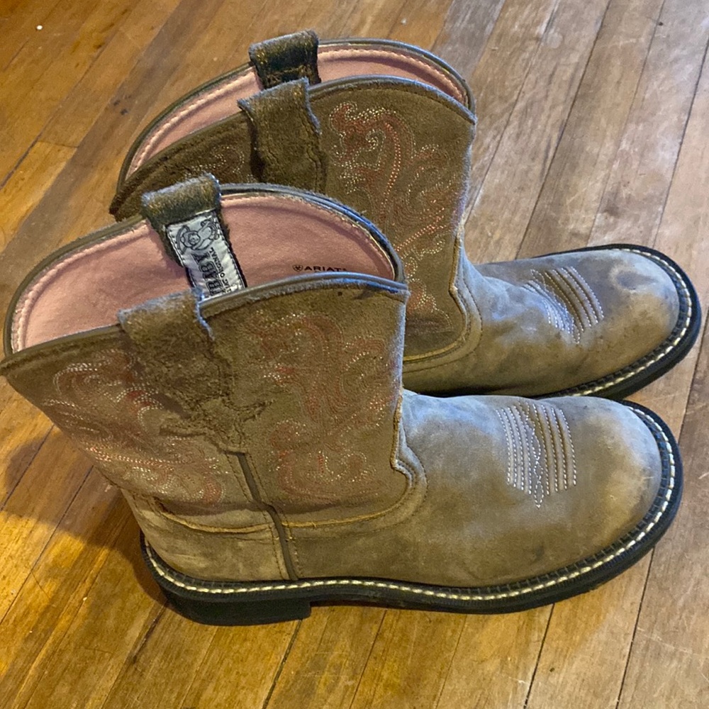 Women’s Ariat Round toe boots